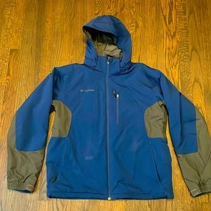 MENS Large Columbia Ski and Snowboard Jacket - With Detachable Hood